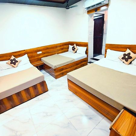 Hotel Om Palace Near Mahakal Mandir Уджайн Екстериор снимка