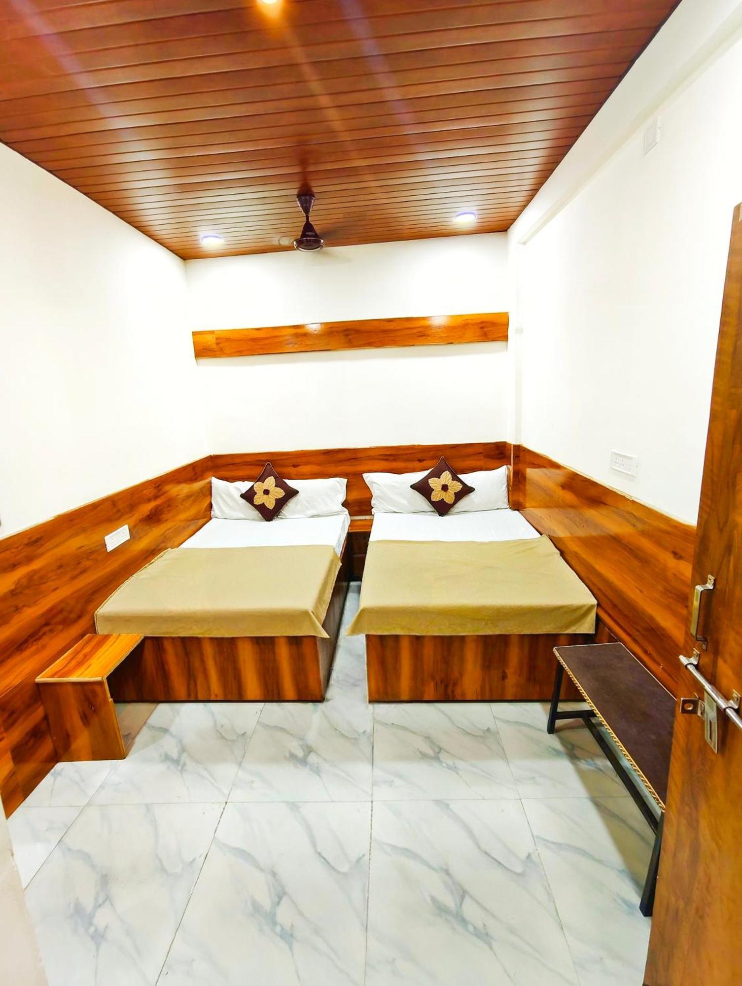 Hotel Om Palace Near Mahakal Mandir Уджайн Екстериор снимка